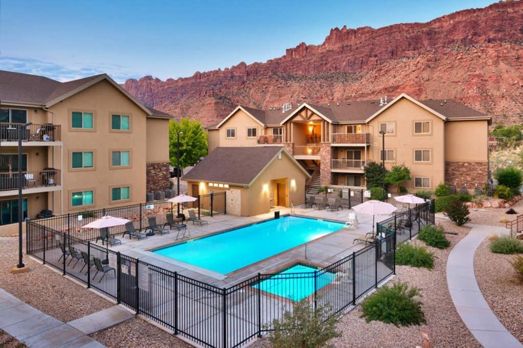 6H Spacious Redcliff Condo, Pool & Hot Tub Moab Dış mekan fotoğraf